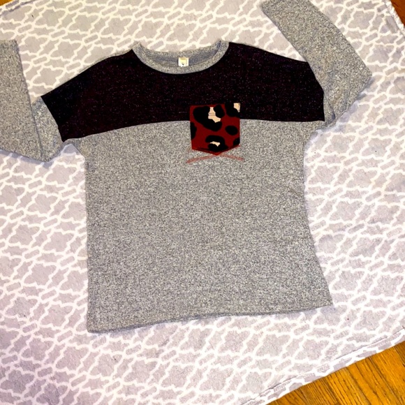 Grateful hearts sweater soft colorblock w/animal print pocket like NÉW condition - Picture 1 of 2